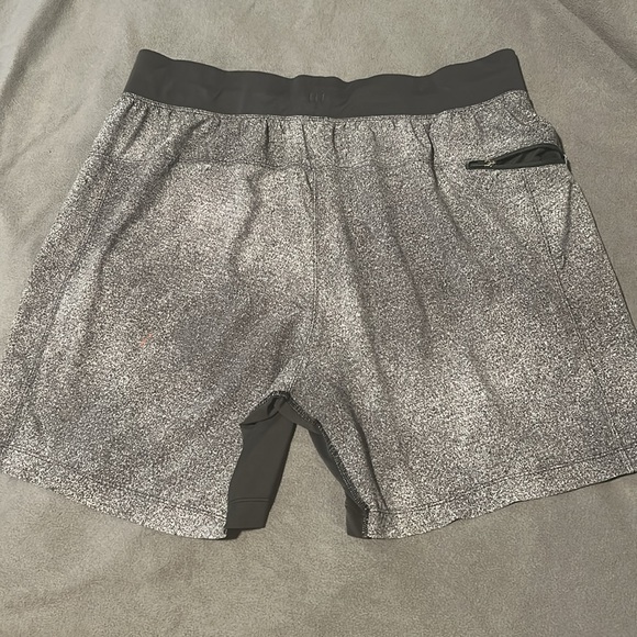 Lululemon shorts men’s size XL - Picture 7 of 8